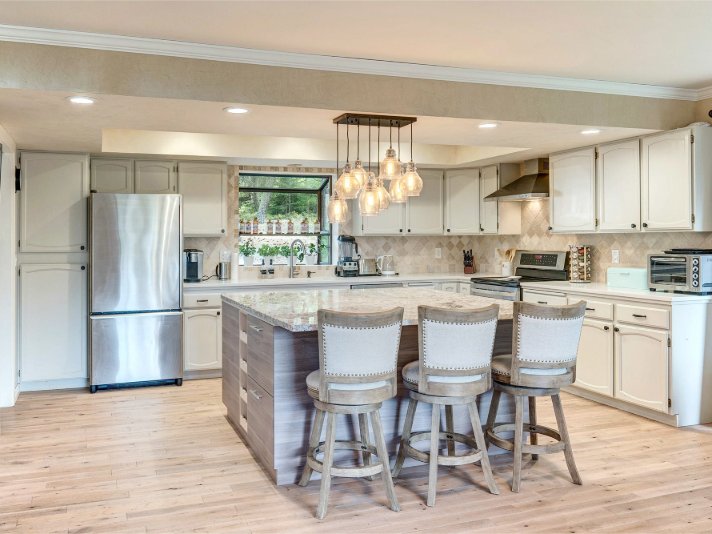 Traditional farmhouse kitchen with hardwood floors