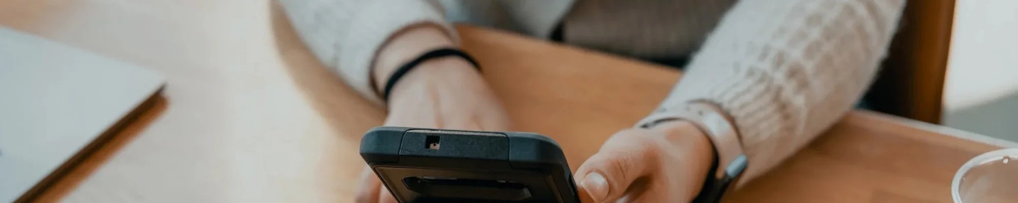 Person using their mobile phone to visualize flooring
